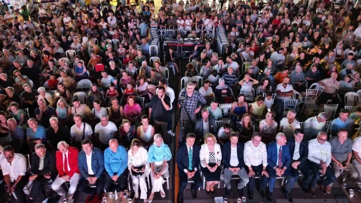 Pişmaniye festivali ünlü geçidine sahne oldu