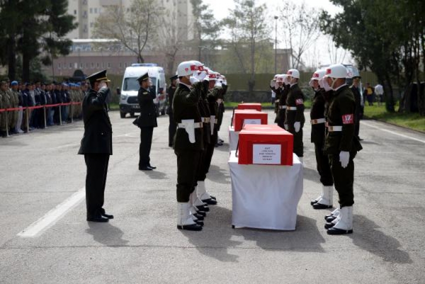 Diyabakır'da şehit olan 3 asker törenle uğurlandı