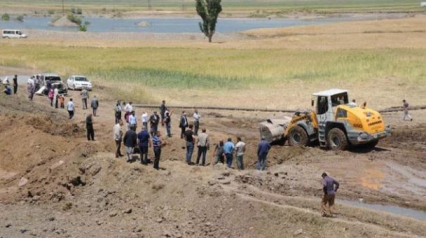 PKK'lı terörist köylülerin taziye yemeğine gitmiş!