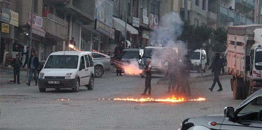 PKK'lıları taş ve sopalarla kovaladılar