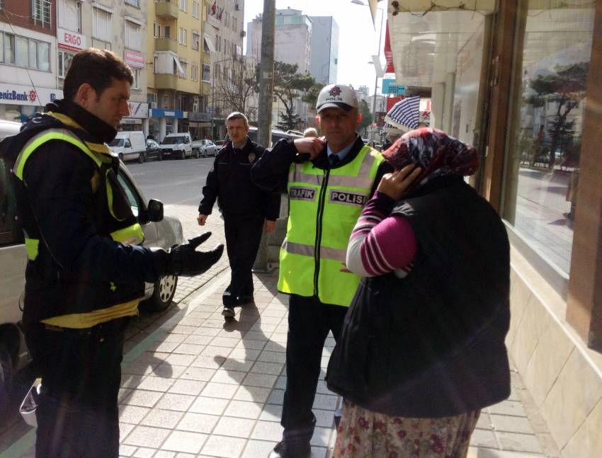 Bursa'da dolandırılmak üzere olana kadını polis zor ikna etti