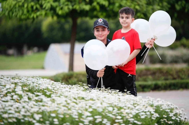 Polis çocuklarla langırt oynadı
