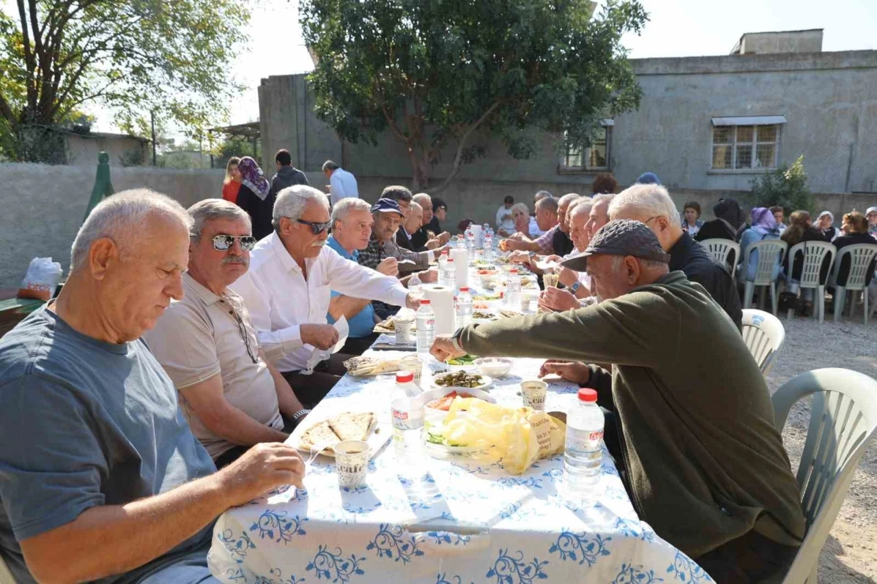 Polis okulundan mezun olan emekli polisler 40 yıl sonra Adana’da buluştu
