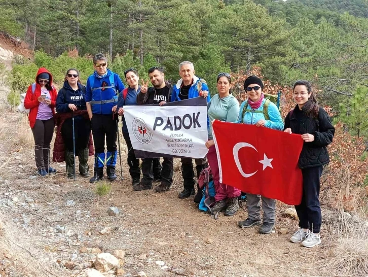 Pusula Arama Kurtarma ve Doğa Sporları Kulübü Tavşanlı ilçesinde yürüyüş düzenledi
