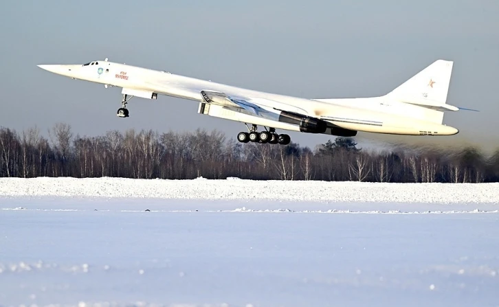 Putin’den Batı’ya gözdağı: Nükleer silah taşıyabilen "Tu-160M" ile uçtu