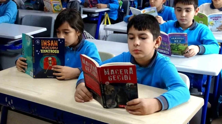 "Bir Kitap Bir İnsan Projesi” Menteşe’de yoğun ilgi gördü
