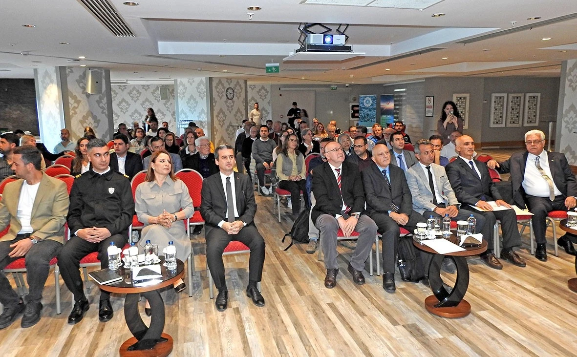 "Çeşme Yarımadası Deniz Çevresi Sorunları ve Çözümleri Çalıştayı" gerçekleştirildi
