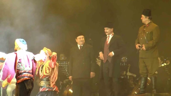 "Cumhuriyete Doğru" tiyatro oyunu Beşiktaş Tüpraş Stadyumu’nda sahnelendi
