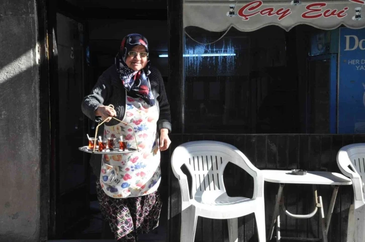 "Sakin şehir" ünvanlı ilçede çayın tadı Ayşe teyzeden soruluyor
