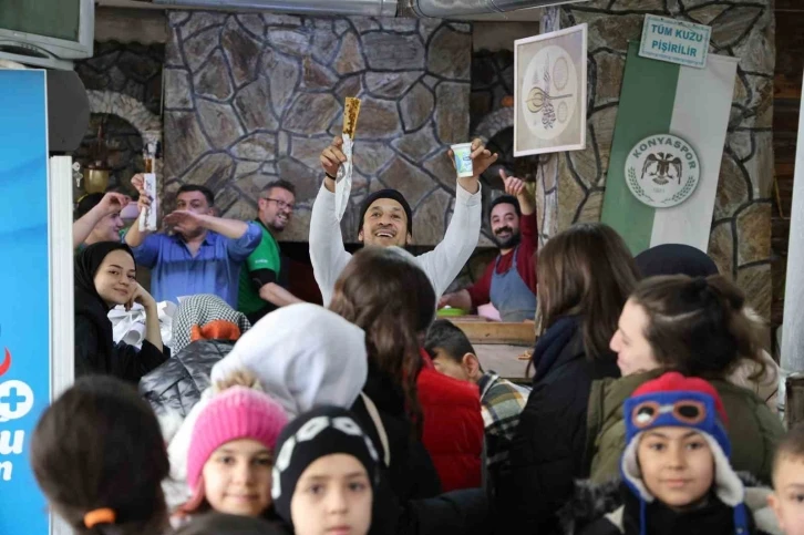 "Şivlilik" diye gelen çocuklara etliekmek ikram ettiler
