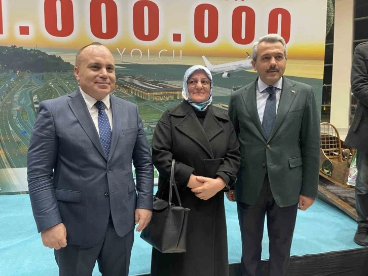 Rize-Artvin Havalimanı’nın 1 milyonuncu yolcusu törenle karşılandı
