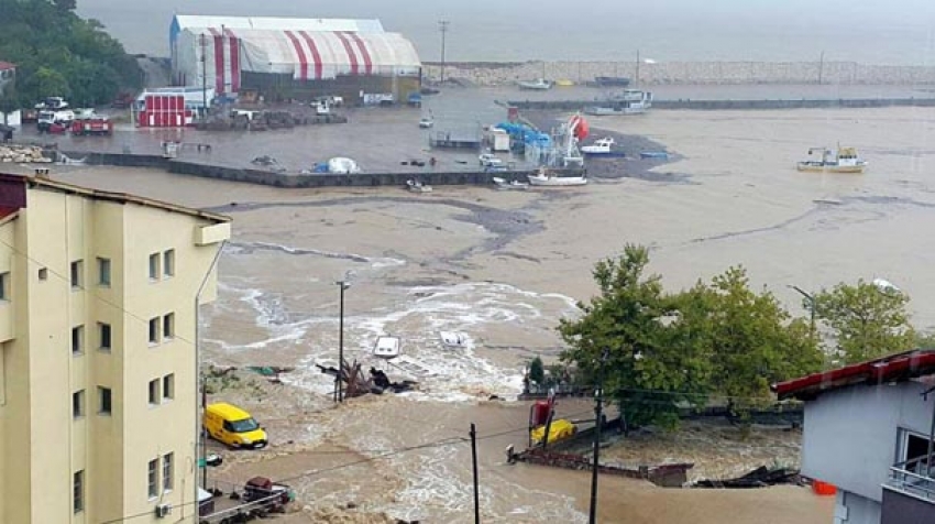 Sağanak yağmur, Bartın’da sele yol açtı!