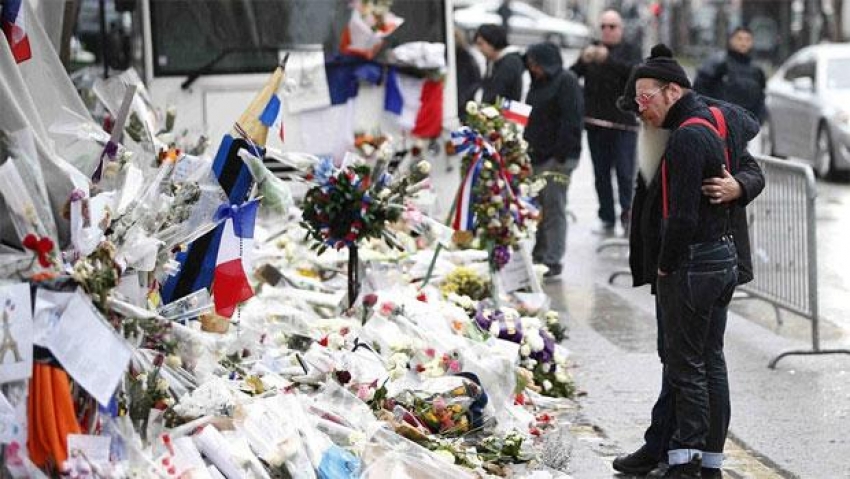 Eagles of Death Metal grubu Paris katliamında ölenleri andı