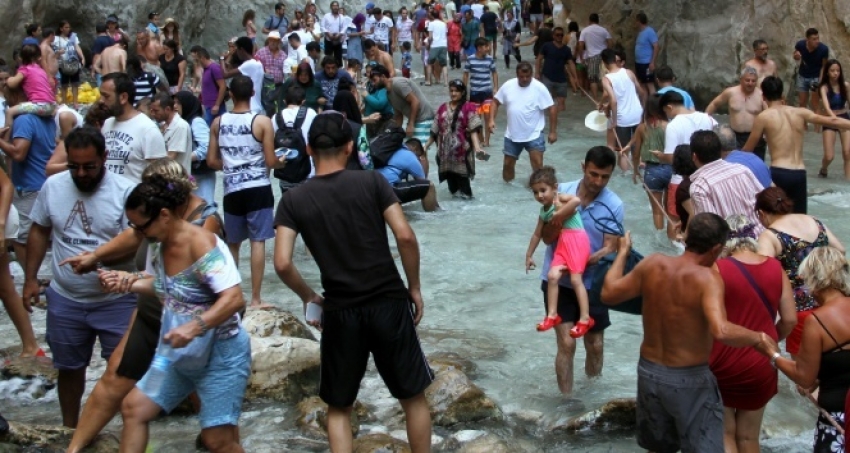 Dünyaca ünlü Saklıkent Kanyonu'nda bayram izdihamı