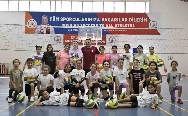 Sadece voleybol değil rakibe saygıyı da öğreniyorlar
