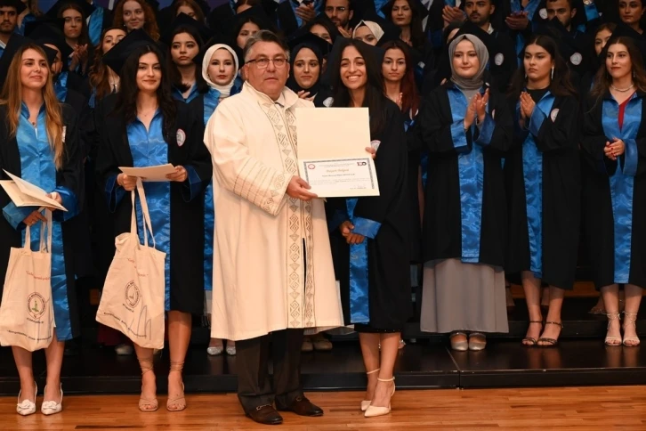 Sağlık Bilimleri Fakültesi mezunları için yemin töreni düzenlendi
