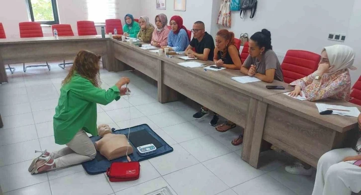 Sağlık Müdürlüğünden temel ilk yardım eğitimi
