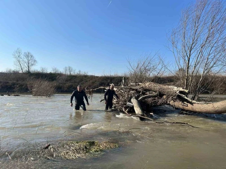 Sakarya Nehri’nde cesedi bulunmuştu: Eşi ve oğlu gözaltına alındı
