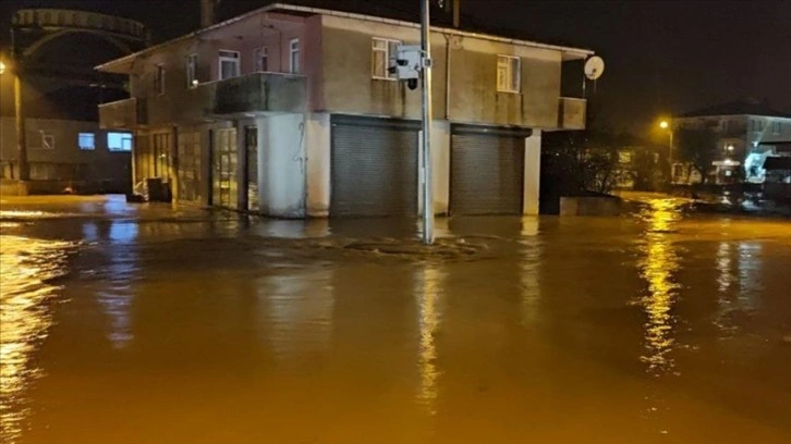 Sakarya'da sağanak taşkınlara yol açtı