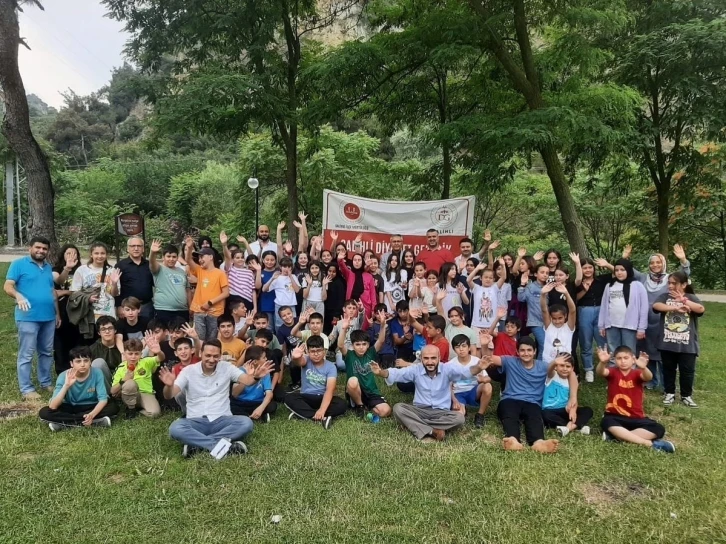 Salihli’de öğrenciler Diyanet Gençlik öncülüğünde piknik keyfi yaşadı
