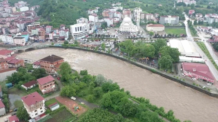 Salıpazarı’nda sağanak
