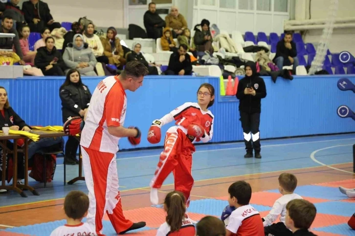 Şampiyon sporcu, antrenmanlarına her yerde her an devam ediyor
