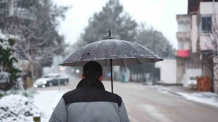 Samsun güne kar yağışıyla başladı
