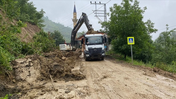 Samsun'da selin etkilerinin ortadan kaldırılmasına yönelik çalışmalara devam ediliyor