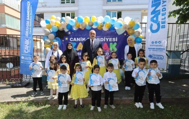 Samsunlu minikler, karne hediyelerini Gazzeli çocuklara gönderdi
