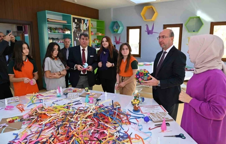 Sanat ve Tasarım Atölyesi’ne öğrencilerden yoğun ilgi
