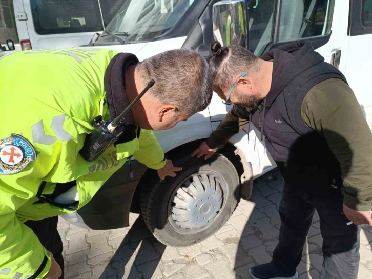 Sandıklı’da kış lastiği uygulaması
