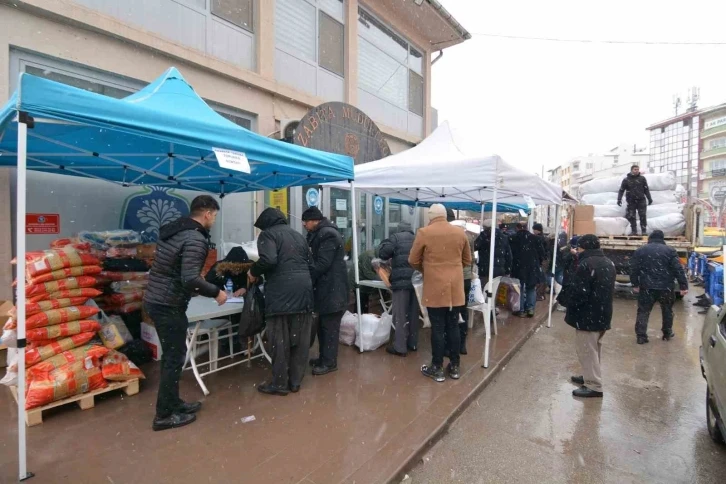 Sandıklı depremzedeler için tek yürek oldu
