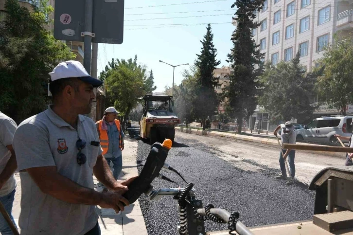 Şanlıurfa’da asfaltlama çalışmaları sürüyor
