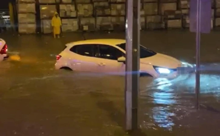 Şanlıurfa’da sağanak yağış sele neden oldu
