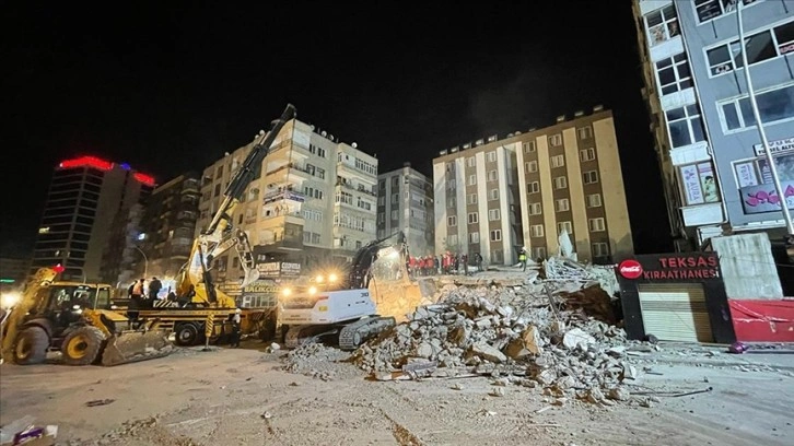 Şanlıurfa'da yıkılan binanın enkazındaki arama kurtarma çalışmaları tamamlandı