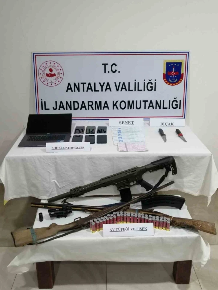 Şantaj çetesine jandarma baskını
