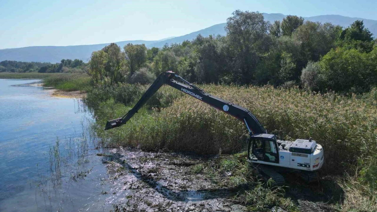 Sapanca Gölü’nü koruyacak çalışmalara bir yenisi daha eklendi: Göl havzası Büyükşehir’e emanet
