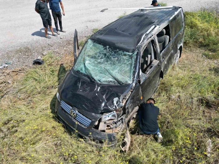 Şarampole devrilen minibüste 1 kişi öldü, 2 kişi yaralandı
