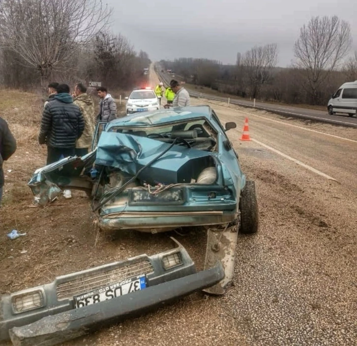 Şarampole devrilen Tofaş hurdaya döndü: 1 yaralı
