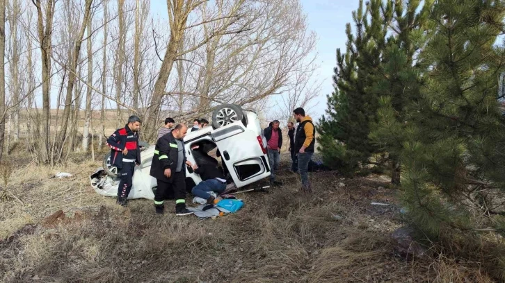 Şarampole uçan araçtaki 2 kişi ağır yaralandı