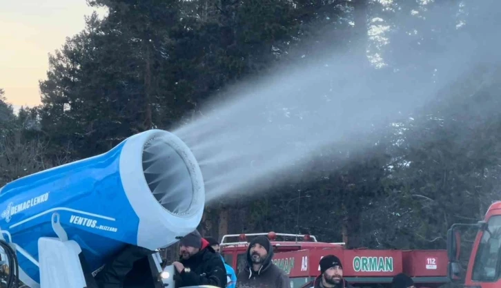 Sarıkamış'ta pistlere suni karlama 