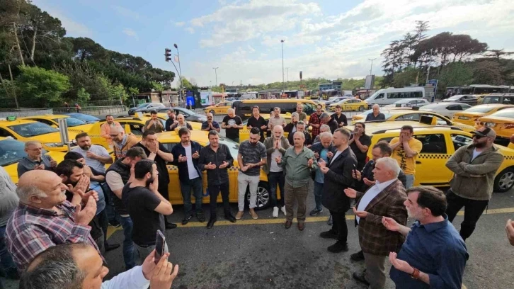 Sarıyer’de taksiciler öldürülen meslektaşları Yaşar Yanıkyürek için eylem yaptı
