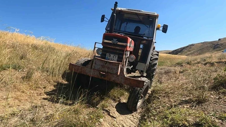 Şarkışlılalı çiftçiler hasat öncesi bozulan yollarının yapılmasını istiyor
