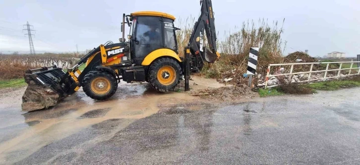 Saruhalı’da sulama kanalları ve derelere anında müdahale
