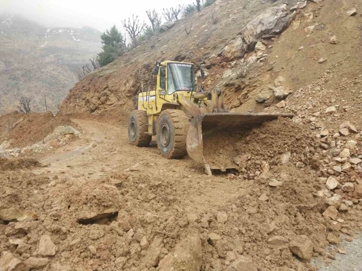 Sason’da köy yollarında genişletme çalışması başlatıldı
