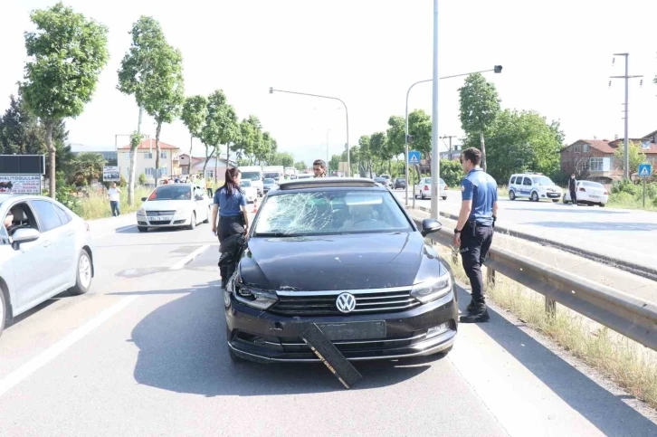 Satışı yeni alınan lüks otomobil ile 13 yaşındaki çocuğa çarptı
