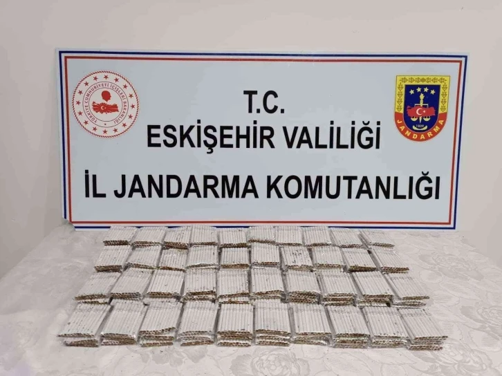 Satmak istediği tütün dolu makaronlar ile birlikte yakalandı