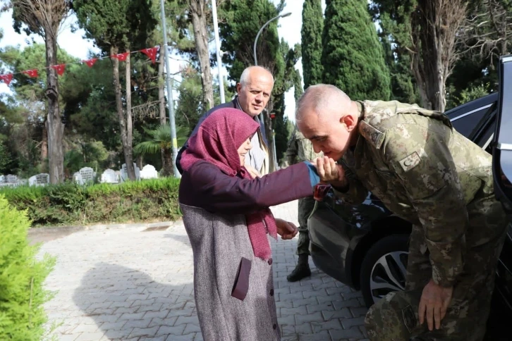 Şehit annesini duygulandıran komutan: “Karşımda şehit oğlum var zannettim”
