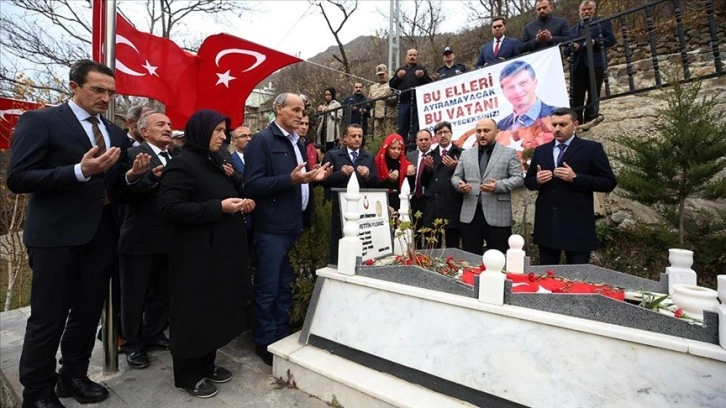 Şehit öğretmen Necmettin Yılmaz, Gümüşhane'de kabri başında anıldı