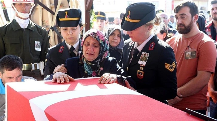 Şehit Sözleşmeli Er Erdem Kavlak, Sivas'ta son yolculuğuna uğurlandı